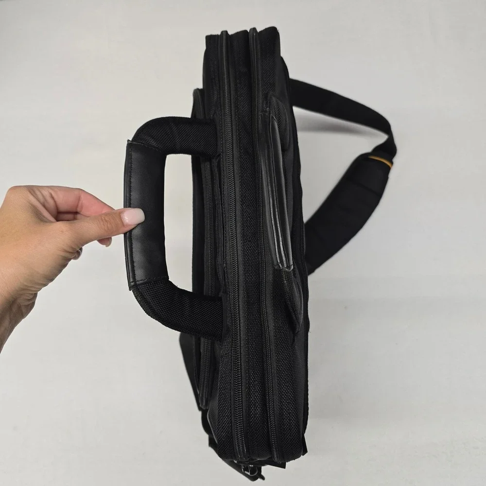 Targus Safe Port Laptop Bag Black Ballistic Nylon Briefcase Shoulder Strap Mens